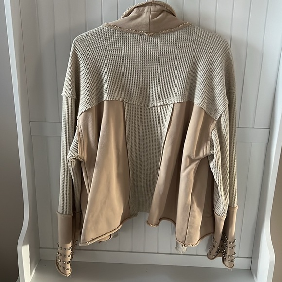 POL Jacket - Picture 2 of 7